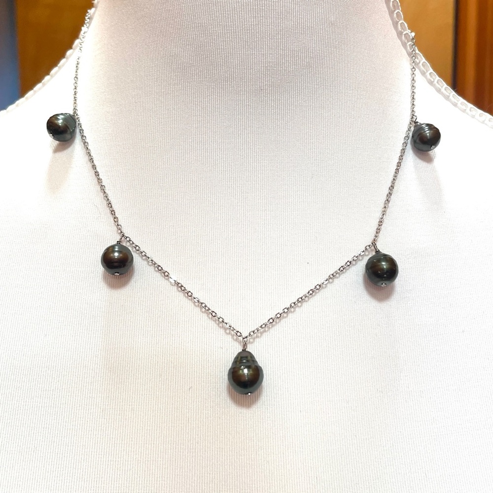 Elegant Stirling Silver Black Tahitian Pearl Necklace. 18”